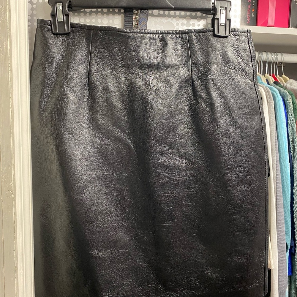 Cache Leather skirt. Above knee. Black, New w/o tag, size 8 (runs small)